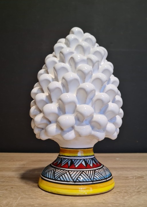 szyszka sycylijska pinia wys 25cm srednia biala wzor 1 3.jpg