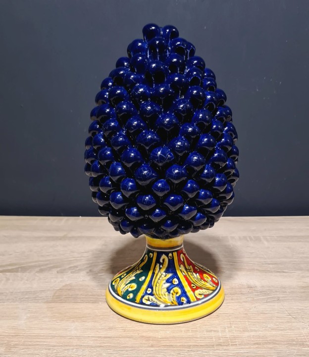 szyszka sycylijska pinia na nozce granatowa 30cm wzor pionowy 2.jpg
