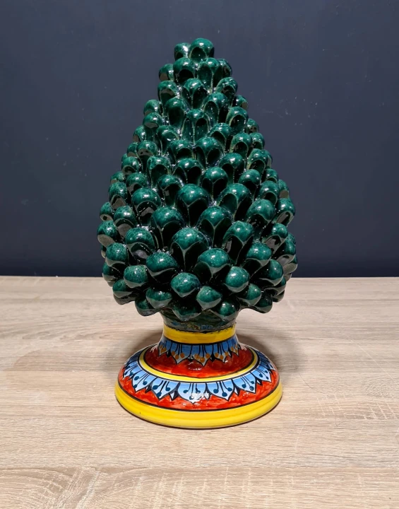 szyszka sycylijska pinia na nozce zielona 30cm.jpg