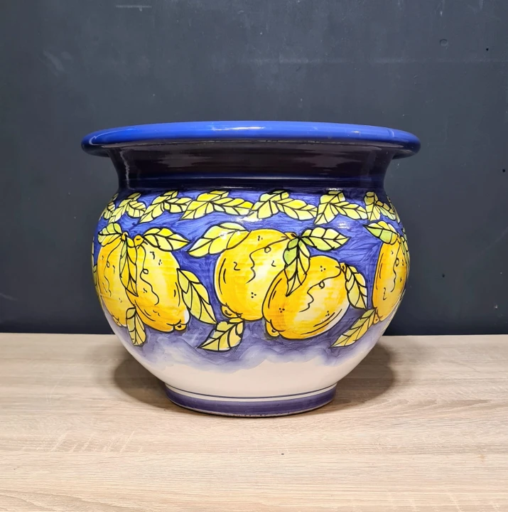 donica ceramiczna recznie malowana 25cm wysokosci. Cytryny na granatowym tle.jpg