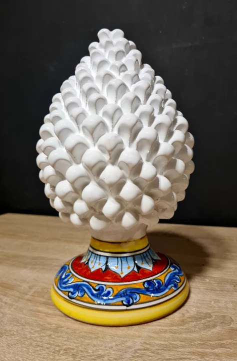 szyszka sycylijska pinia biala duza 33cm z ozdobna podstawka niebieska 4.jpg