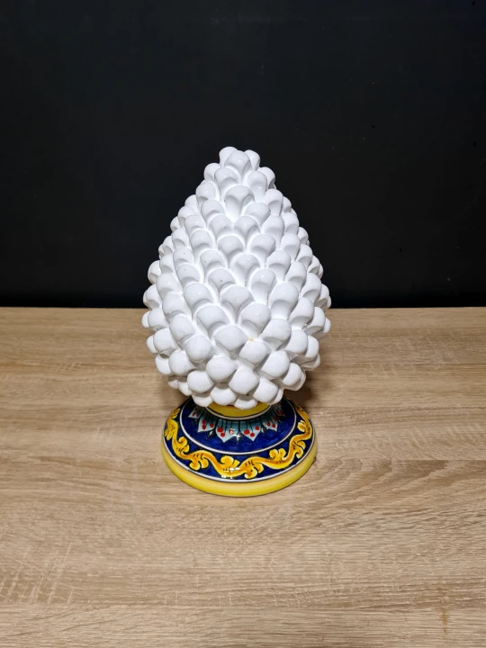 szyszka sycylijska pinia biala duza 33cm z ozdobna podstawka niebiesko-złota 4.jpg