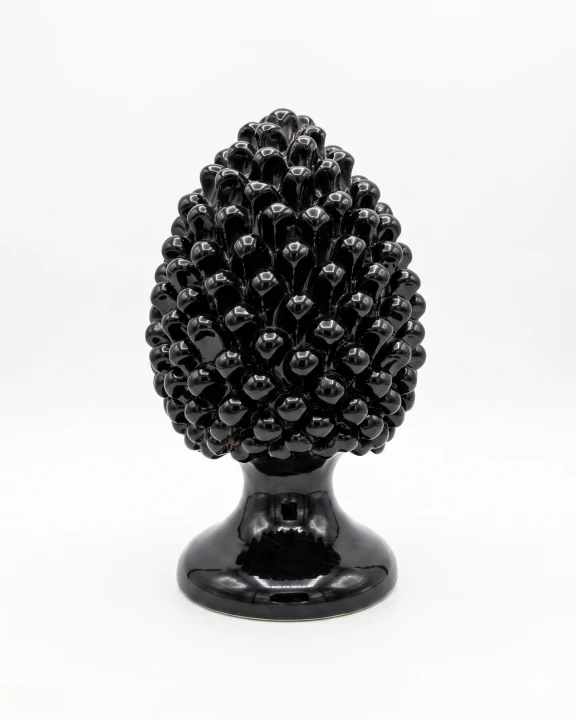 sycylijska szyszka ceramiczna pinia 30cm czarna tlo.png
