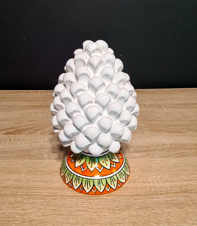 sycylijska szyszka pinia biala 23cm z recznie malowanymi pomaranczowymi  wzoramia 4.jpg