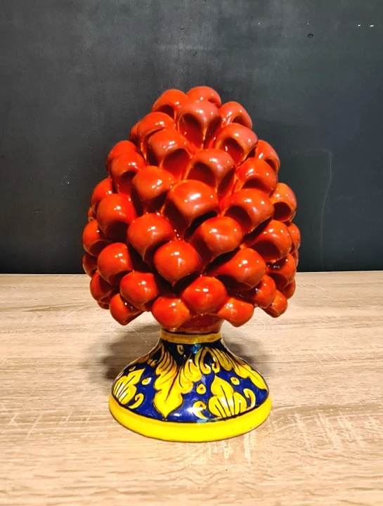 czerwona szyszka sycylijska pinia 23cm z recznie malowanymi wzorami 2.jpg