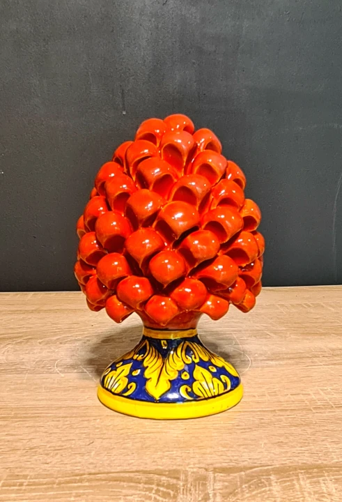czerwona szyszka sycylijska pinia 23cm z recznie malowanymi wzorami.jpg