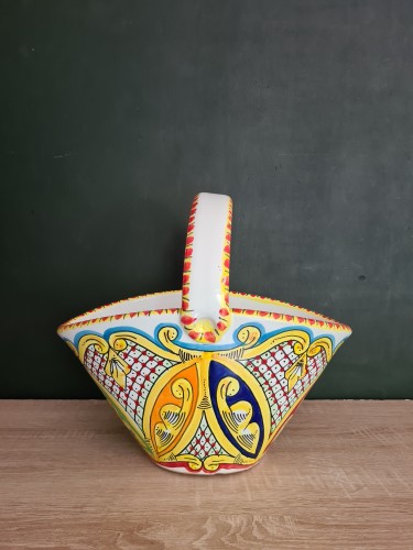 ceramiczny koszyk recznie malowany w sycylijskie wzory.jpg