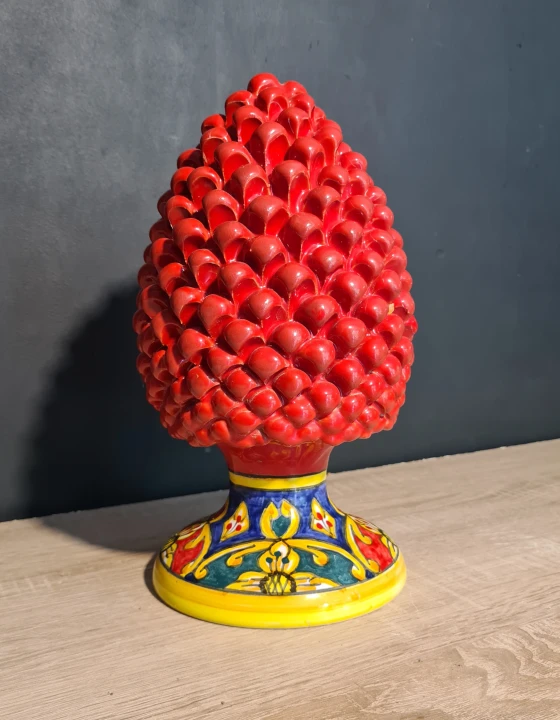 sycylijska szyszka pinia 30cm czerwona z dekorowana podstawka 2.jpg