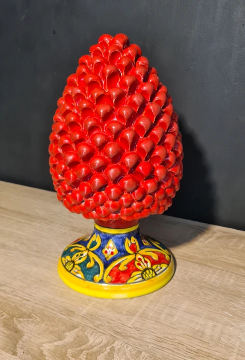 sycylijska szyszka pinia 30cm czerwona z dekorowana podstawka 4.jpg