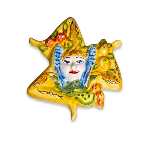 tricarnia zolta tlo.png