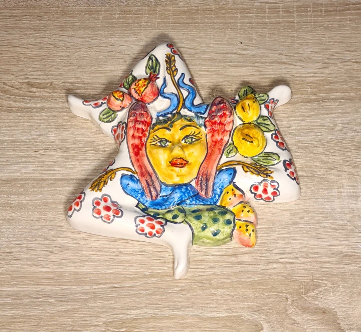 tricarnia ozdoba wiszaca cermaiczna biala w kwiaty.jpg