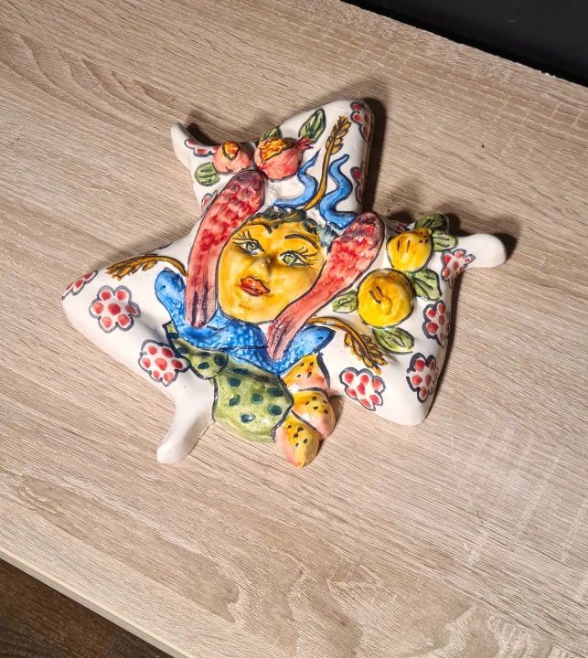 tricarnia ozdoba wiszaca cermaiczna biala w kwiaty 2.jpg
