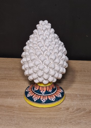 sycylijska-szyszka-rekodzielo-pinia-30cm-biala-z-dekorowana-podstawka.jpg