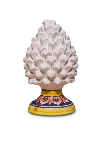 sycylijska-szyszka-rekodzielo-pinia-20cm-biala-dekorowana-symbol-wloska-tlo.png