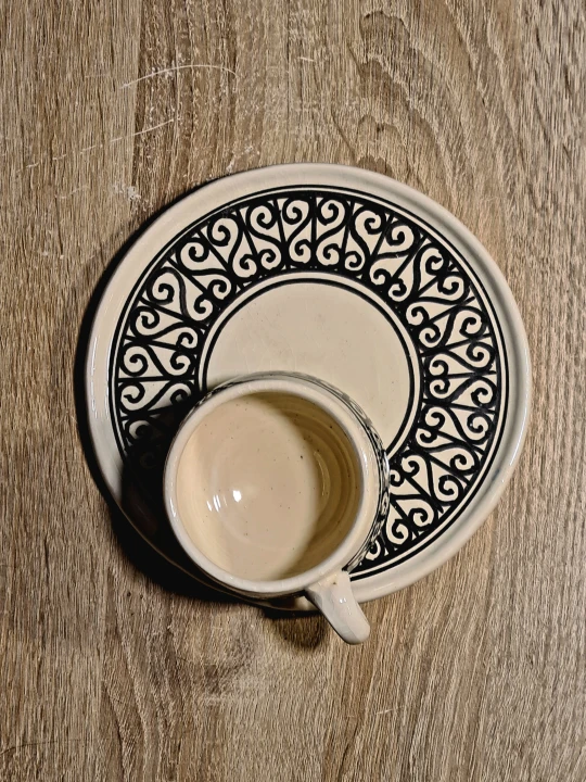 stylowa-ceramiczna-filizanka-ze-spodkiem-granatowa-tunezyjska-recznie-malowana-gora-2.jpg