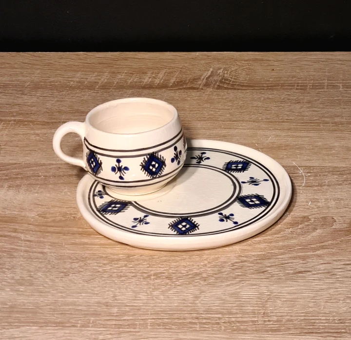 stylowa-ceramiczna-filizanka-ze-spodkiem-granatowa-tunezyjska-recznie-malowana-up.jpg
