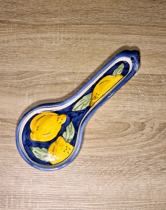 ozdobna-ceramiczna-lyzka-podstawka-akcesoria-kuchenne-recznie-malowana-z-cytrynami-gora.jpg