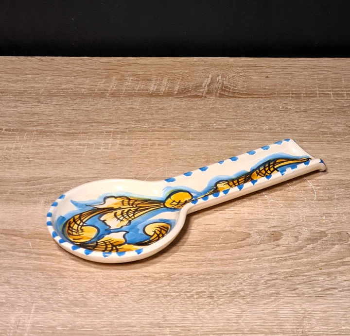 ozdobna-ceramiczna-lyzka-podstawka-akcesoria-kuchenne-recznie-malowana-niebieski-wzor.jpg