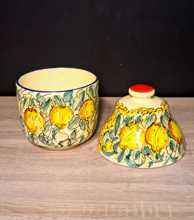 duza-ceramiczna-waza-pojemnik-z-przykrywka-z-motywem-cytryn-rekodzielo.jpg