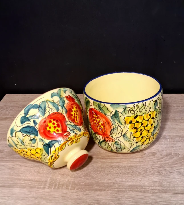 duza-ceramiczna-waza-pojemnik-z-przykrywka-z-motywem-cytryn-rekodzielo-bez.jpg