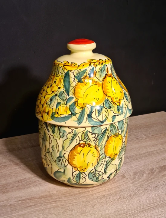duza-ceramiczna-waza-pojemnik-z-przykrywka-z-motywem-cytryn-rekodzielo-lewa.jpg