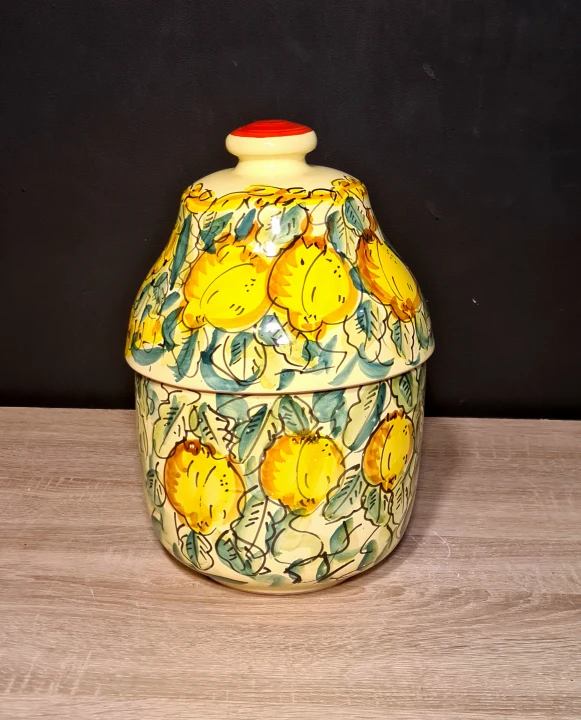 duza-ceramiczna-waza-pojemnik-z-przykrywka-z-motywem-cytryn-rekodzielo-przykryta.jpg