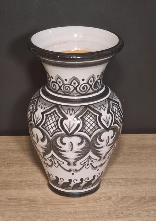 doniczka-wazon-ceramiczna-recznie-malowana-czarno-bialy-wzor-40cm.jpg