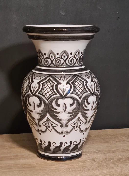 doniczka-wazon-ceramiczna-recznie-malowana-czarno-bialy-wzor-40cm-front.jpg