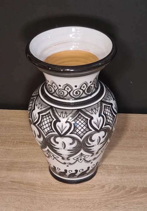doniczka-wazon-ceramiczna-recznie-malowana-czarno-bialy-wzor-40cm-wloska.jpg