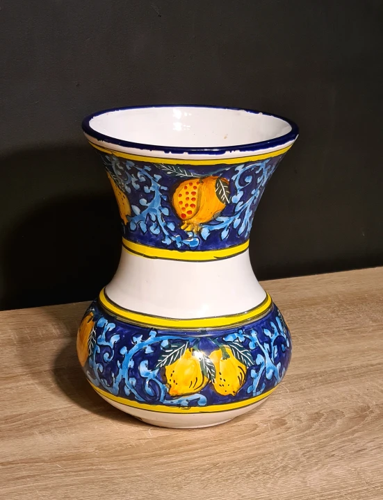 ceramiczny-wazon-wloski-z-recznie-malowanymi-cytrynami-granatowy-25cm-lewa.jpg