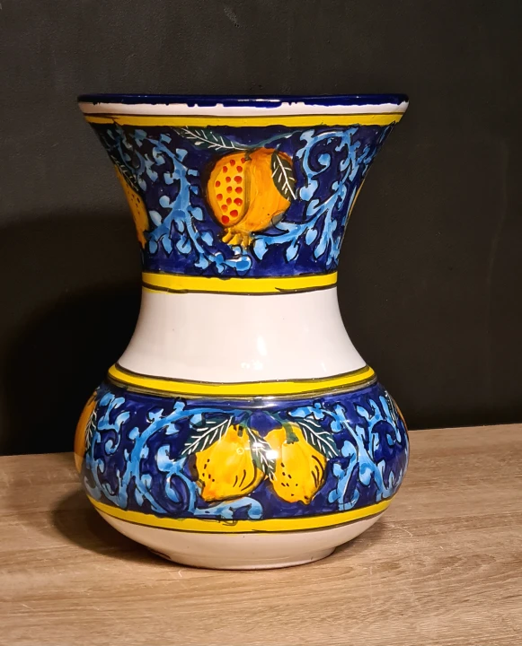 ceramiczny-wazon-wloski-z-recznie-malowanymi-cytrynami-granatowy-25cm-up.jpg