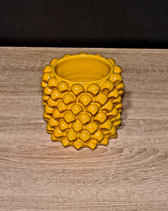 ceramiczna-zolta-doniczka-flakon-szyszka-pinia-13cm-cylindryczna-up.jpg