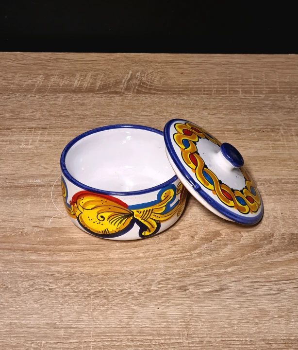 ceramiczne-pudeleczko-z-przykrywka-malowane-rekodzielo-na-bizuterie-ozdoba.jpg