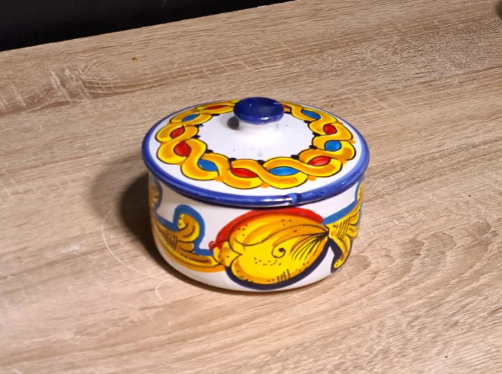 ceramiczne-pudeleczko-z-przykrywka-malowane-rekodzielo-na-bizuterie-ozdoba-left.jpg