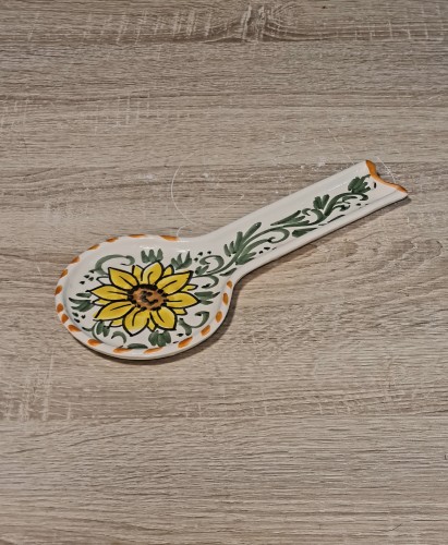 ceramiczna-podstawka-pod-lyzke-z-motywem-kwiatu.jpg
