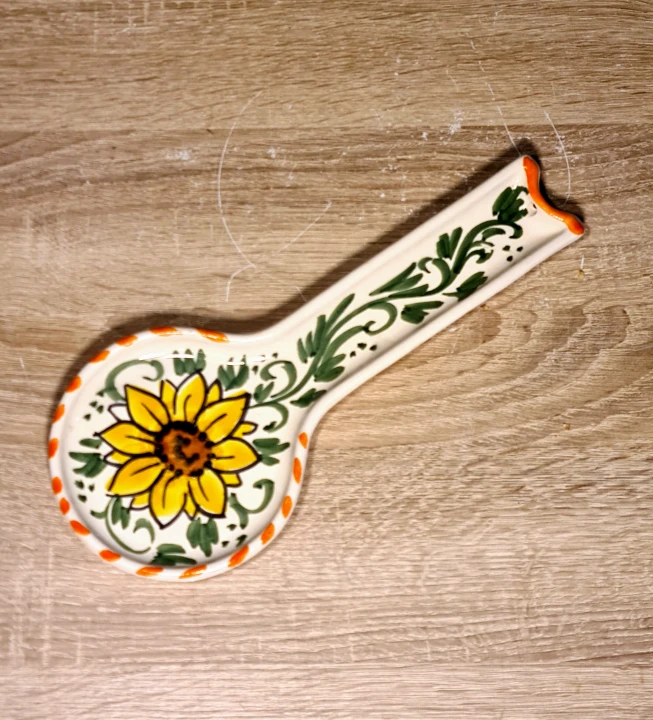 ceramiczna-podstawka-pod-lyzke-z-motywem-kwiatu-2.jpg