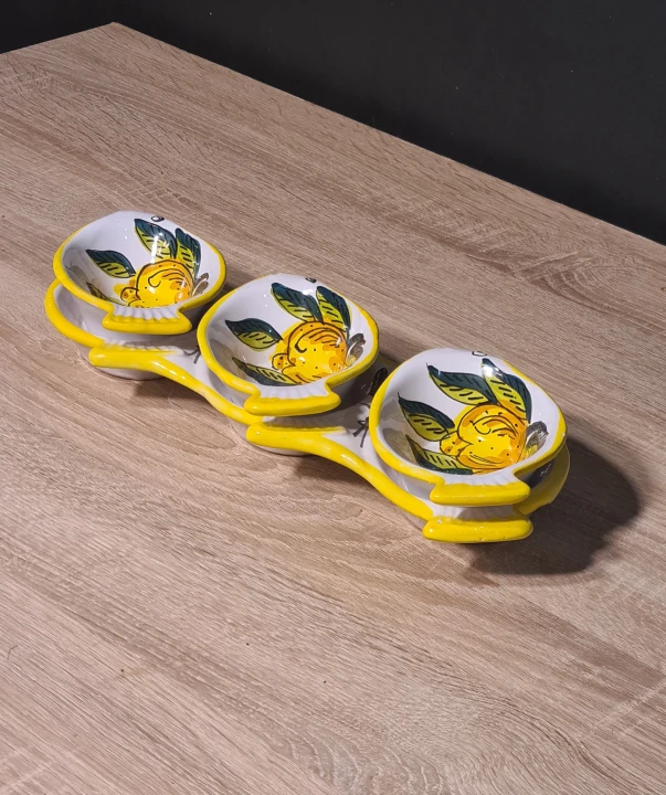 ceramiczna-podstawka-na-przystawki-z-motywem-cytryn-rybki-recznie-malowana-prawa.jpg