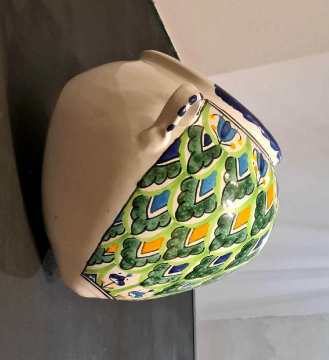 ceramiczna-doniczka-wiszaca-bombka-duza-scienna-wloska-recznie-malowana-bok.jpg