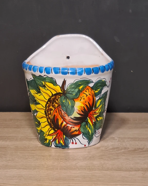 ceramiczna-doniczka-wiszaca-scienna-20cm-z-motywem-granatow-slonecznikow-front.jpg