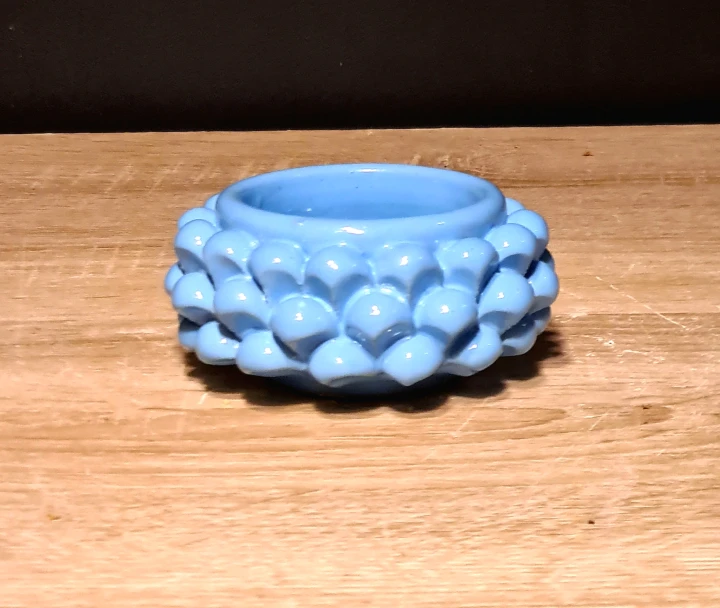 ceramiczna-miseczka-blekitna-szyszka-pinia-na-przystawki-front.jpg