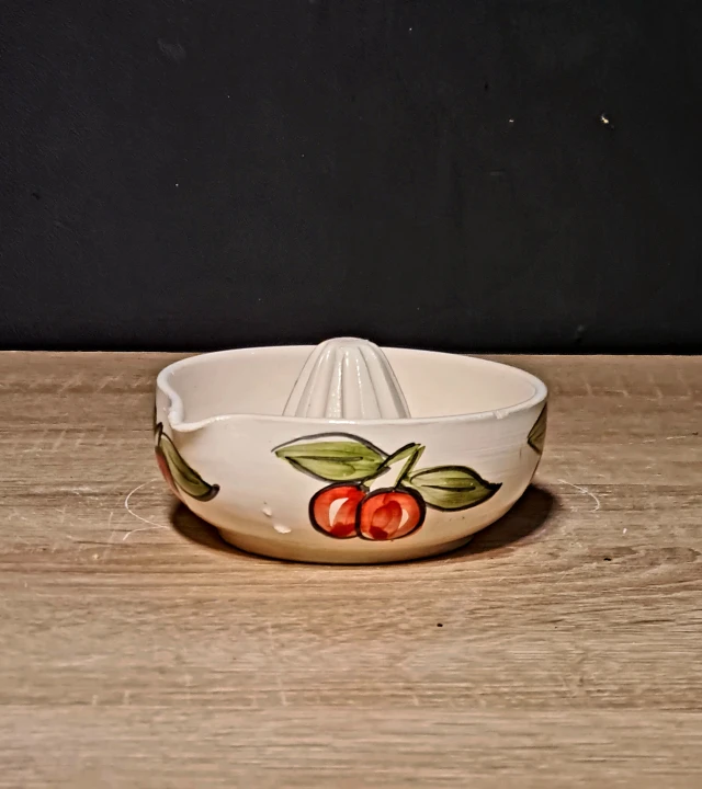 ceramiczna-miseczka-wyciskarka-soku-cytryny-z-dziubkiem-malowana-z-wisniaf-ront.jpg