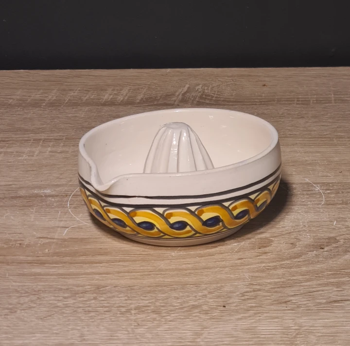 ceramiczna-miseczka-wyciskarka-soku-cytryny-z-dziubkiem-malowana.jpg