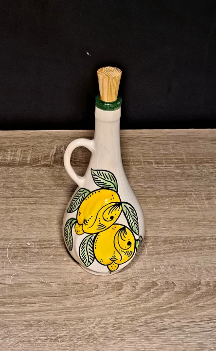 butelka_ceramiczna_na_oliwe_z_cytrynami_smukla_front.jpg