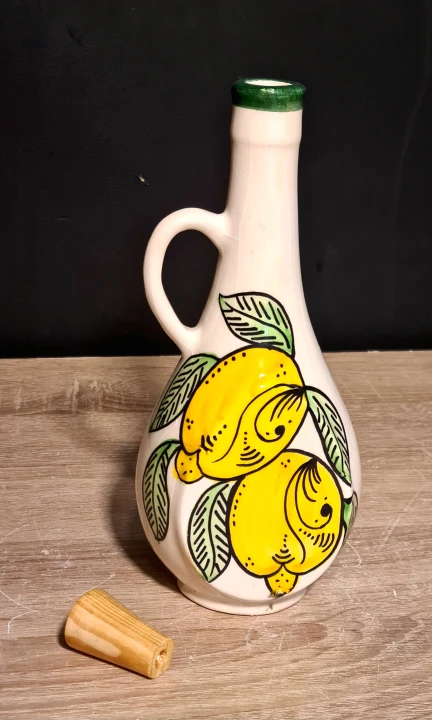 butelka_ceramiczna_na_oliwe_z_cytrynami_smukla_z_korkiem.jpg