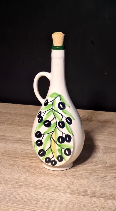 butelka_ceramiczna_na_oliwe_z_oliwkami_smukla_wysoka.jpg