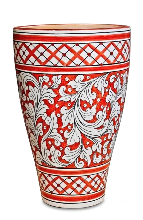 donica_ceramiczna_60_cm_wysokosci_czerwono_biala_wzory_sycylijskie_tlo.png