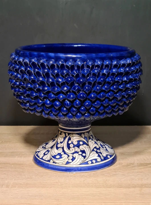 donica_pojemnik_ceramiczna_duza_pinia_sycylijska_granatowa_z_ozdobna_podstawka_front.jpg