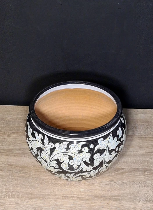 doniczka_ceramiczna_nakrapiana_czarna_recznie_malowana_up2.jpg
