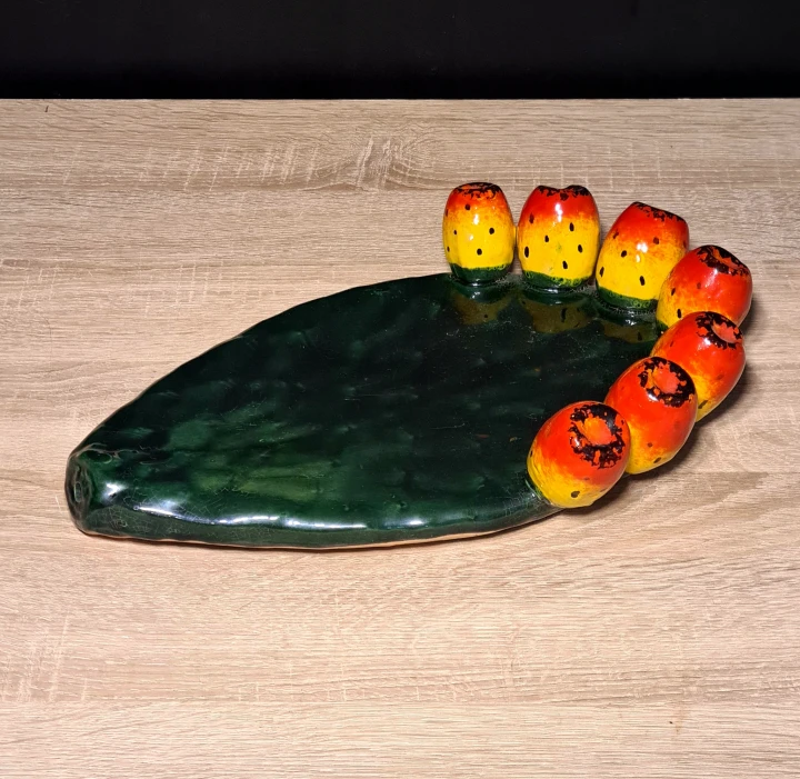 podstawka_patera_ceramiczna_w_ksztalcie_opuncji_z_owocami_duza_right2.jpg